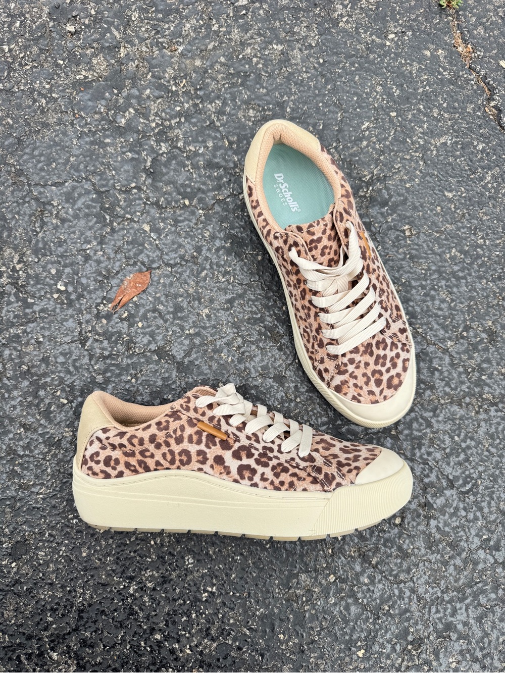 Dr. Scholl's Women's Time Off Sneaker Tan Leopard Print Fabric Size 8.5